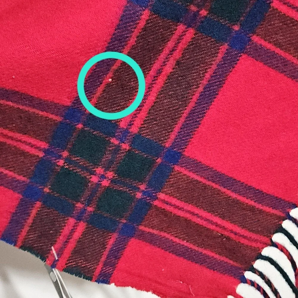 Lyle & Scott Scotland 100% Lambswool Scarf Accessory Red Plaid Fringe‎ Flaw